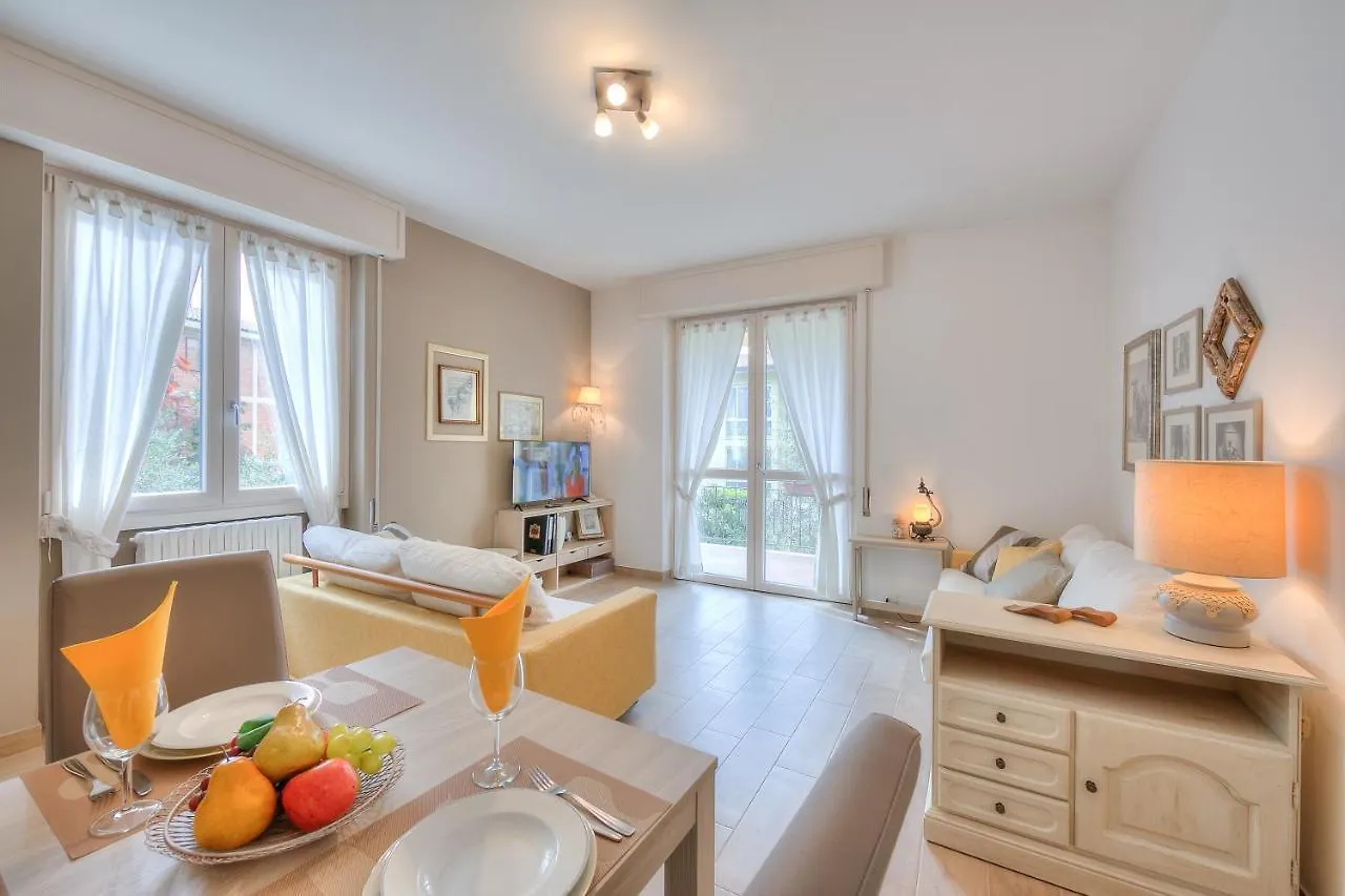 Апартаменты Elena Apart-Balcony & Parking Private - Happy Rentals Сало