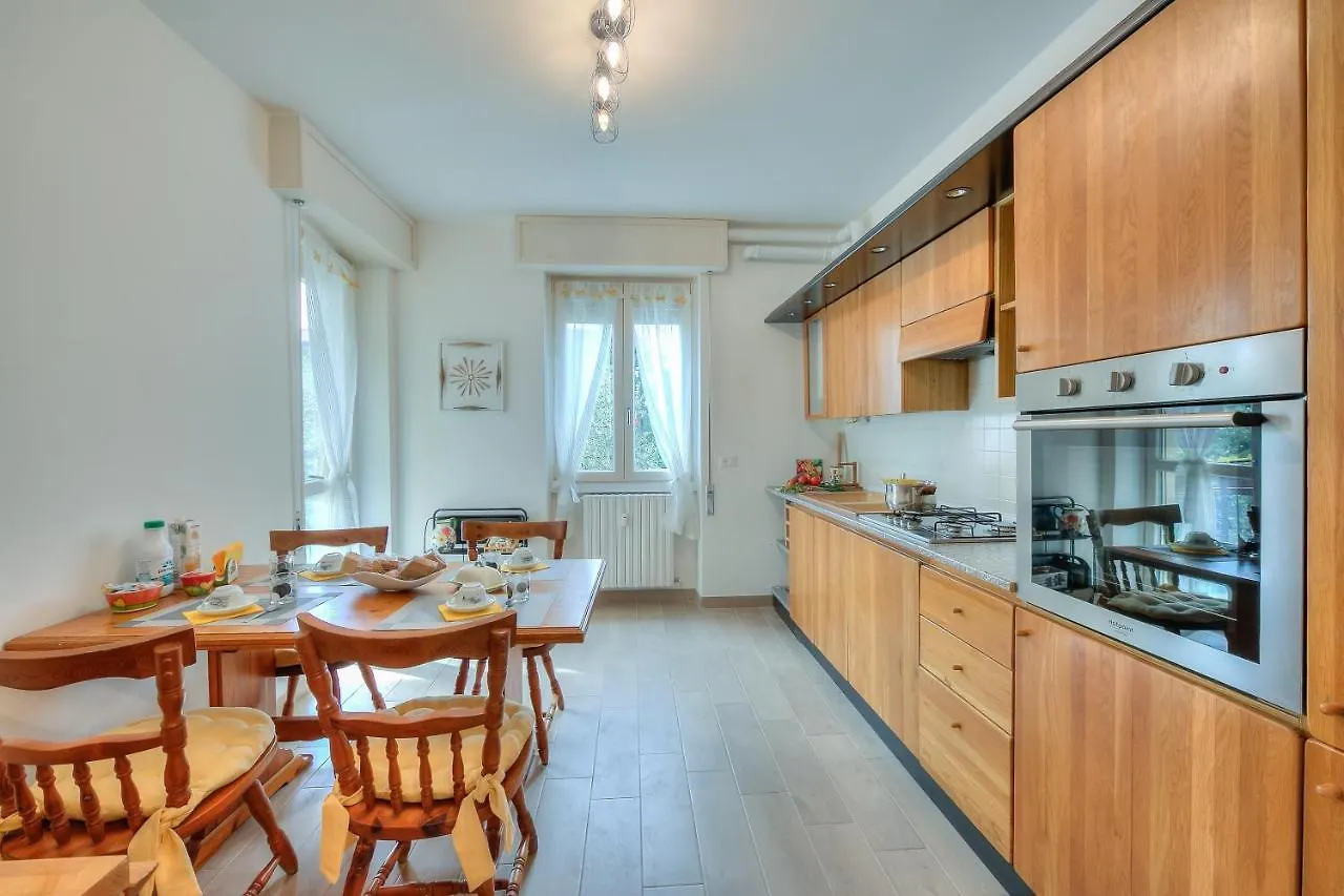 Elena Apart-Balcony & Parking Private - Happy Rentals Сало 0*,  Италия