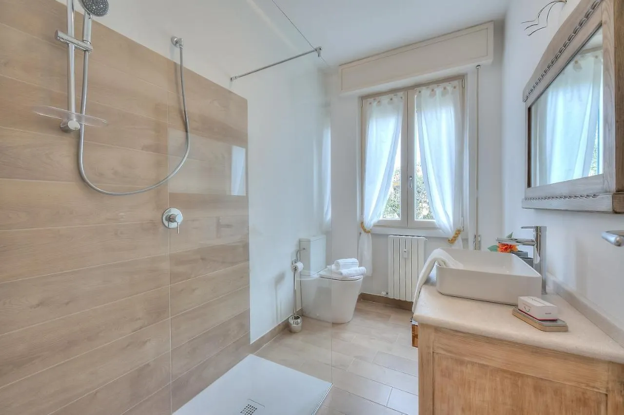 Elena Apart-Balcony & Parking Private - Happy Rentals Saló 0*,  Italia