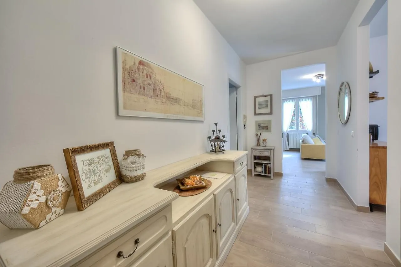 Elena Apart-Balcony & Parking Private - Happy Rentals Saló