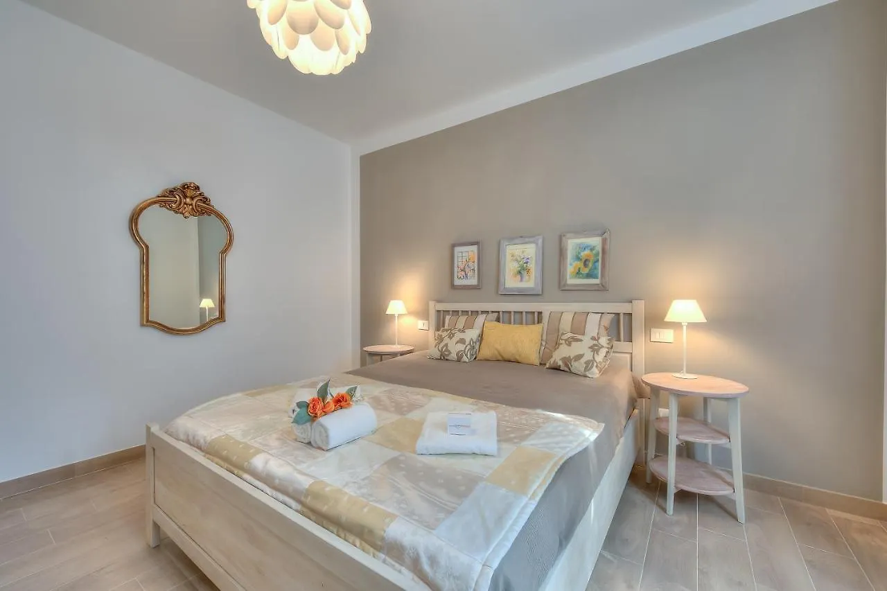 Elena Apart-Balcony & Parking Private - Happy Rentals Salò